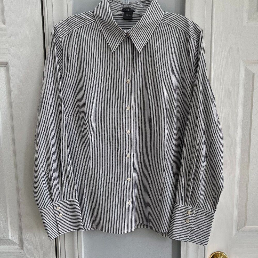 Ann Taylor Button Front Long Sleeve Size 14 White with Gray stripes